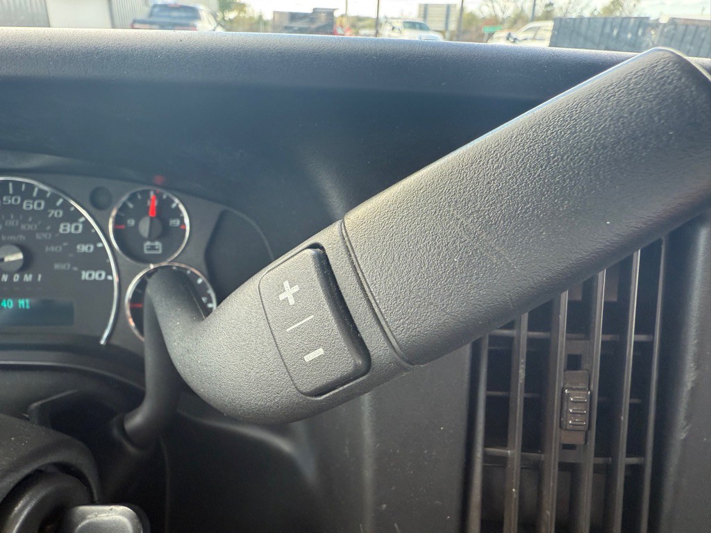 2021 GMC Savana Image 23