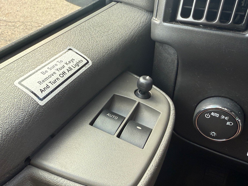 2021 GMC Savana Image 26