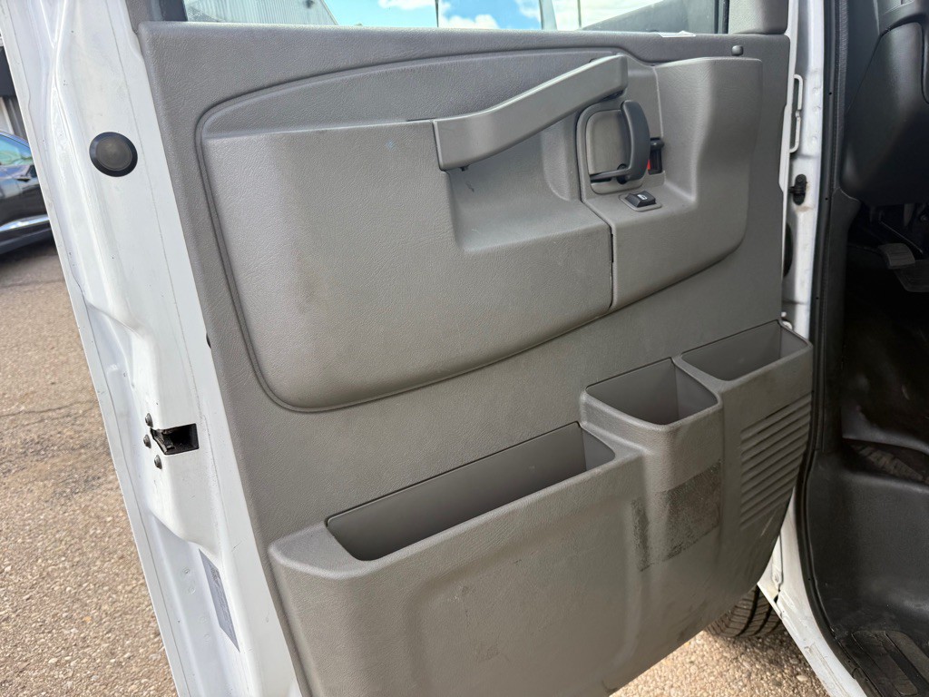 2021 GMC Savana Image 27
