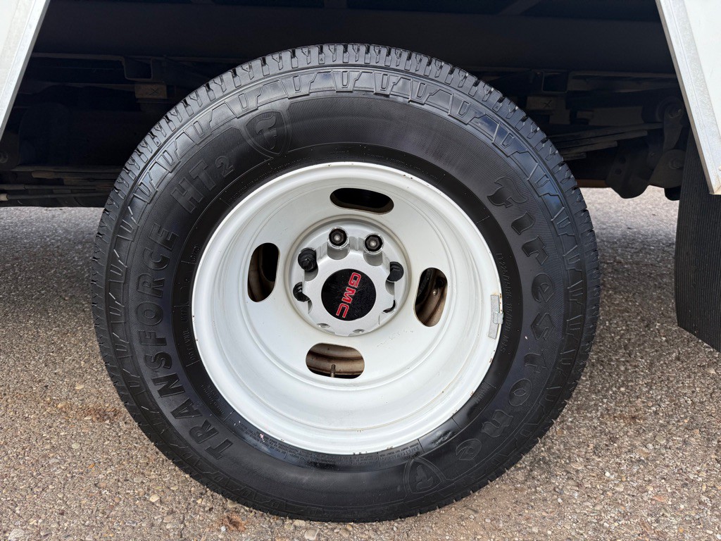 2021 GMC Savana Image 31