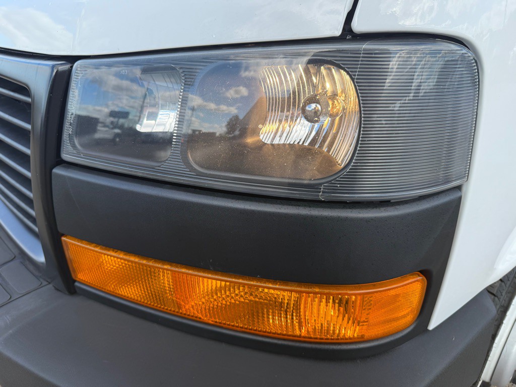 2021 GMC Savana Image 36