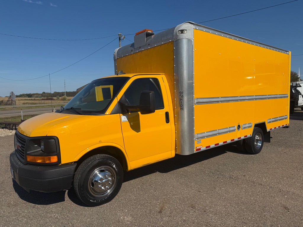 2016 GMC Savana Image 1