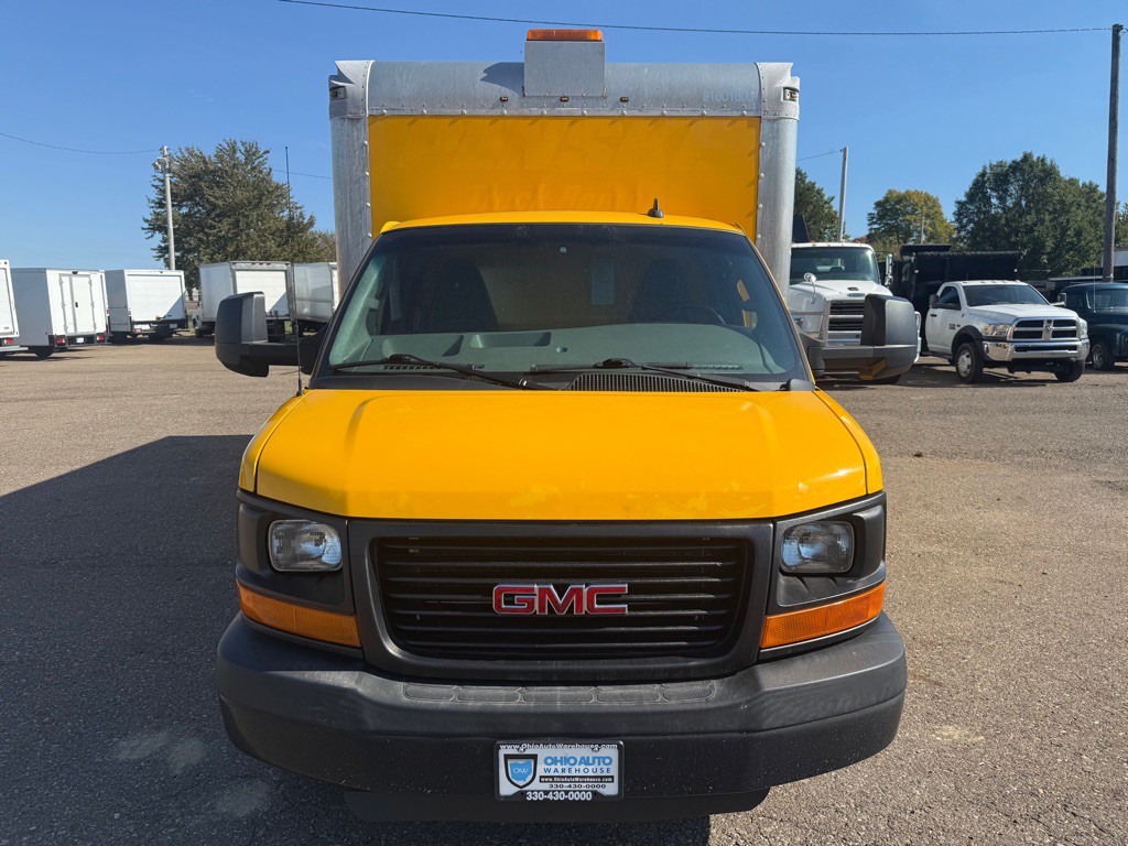 2016 GMC Savana Image 2