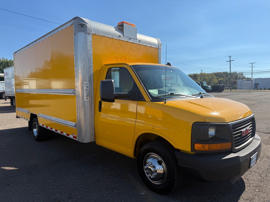 2016 GMC Savana Image 3