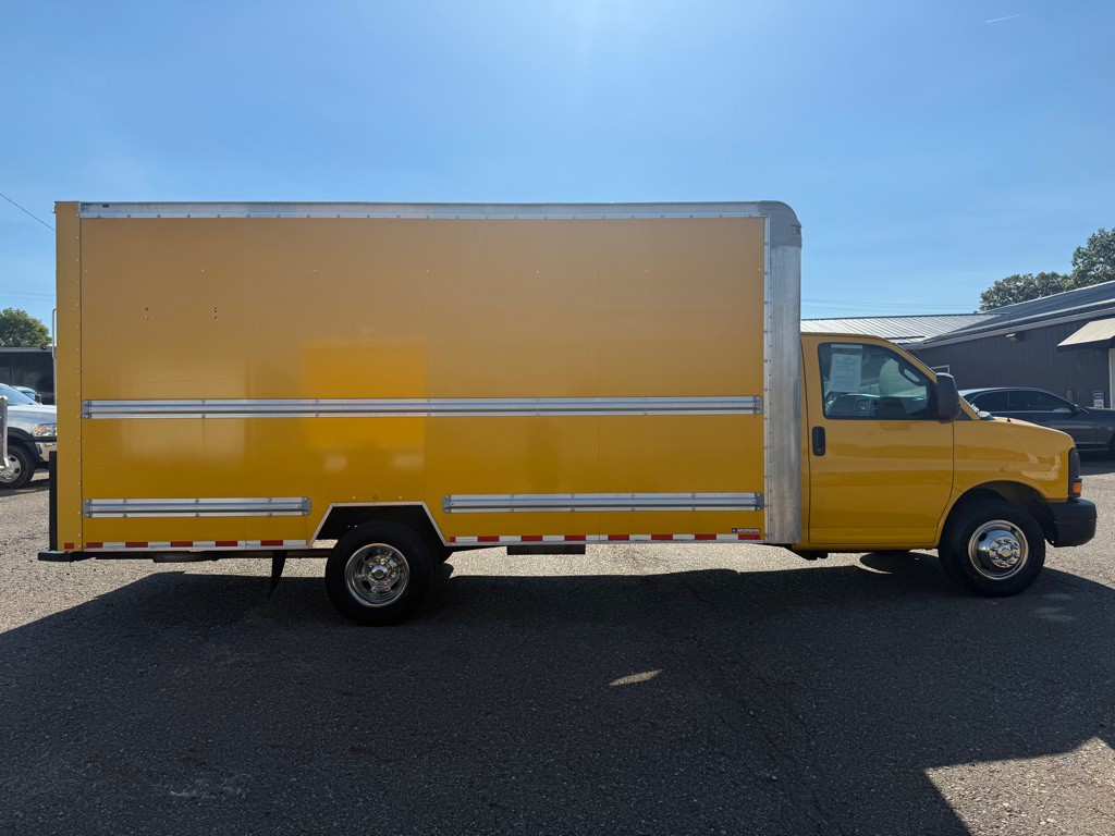 2016 GMC Savana Image 5