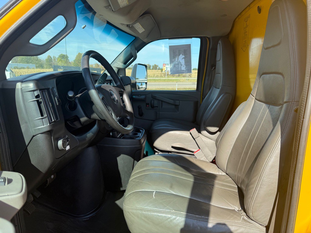 2016 GMC Savana Image 11
