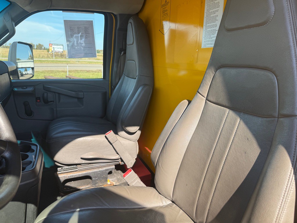 2016 GMC Savana Image 12