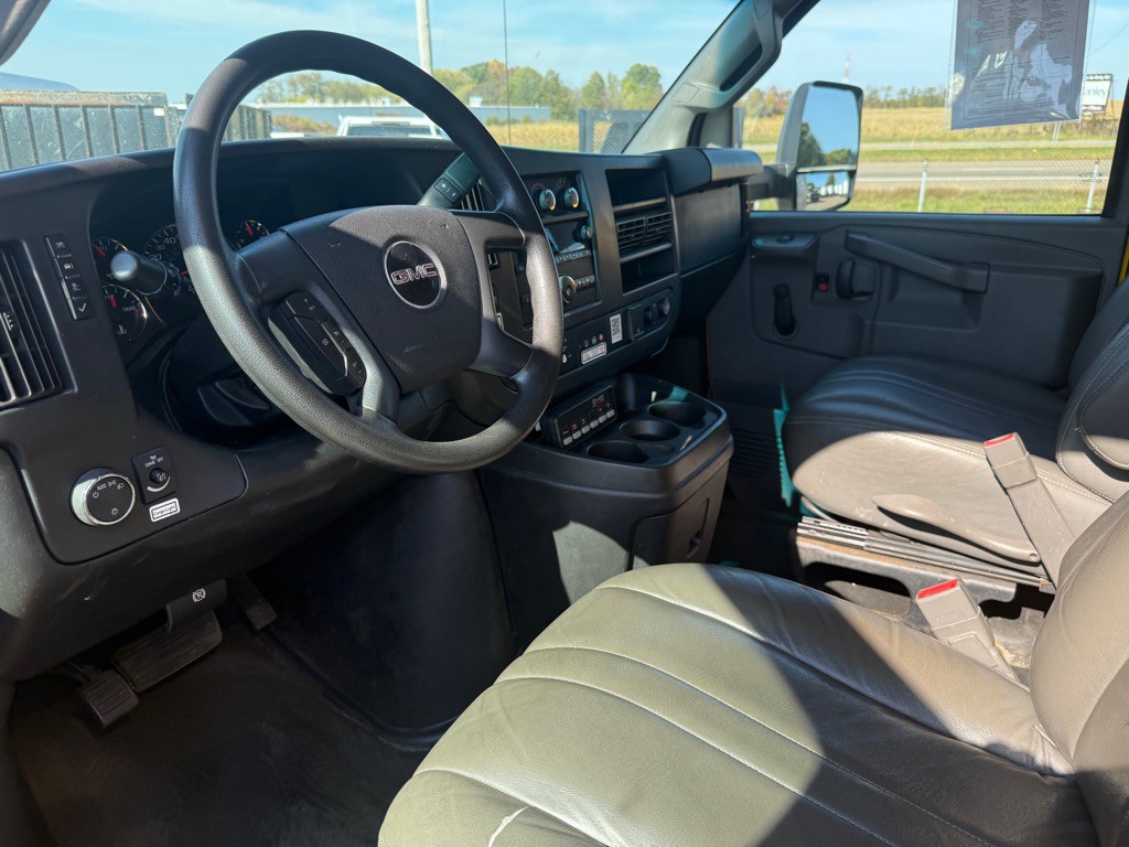 2016 GMC Savana Image 13