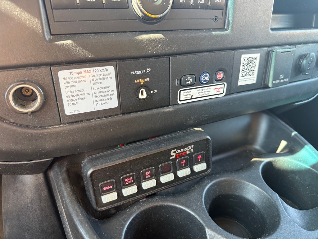 2016 GMC Savana Image 18
