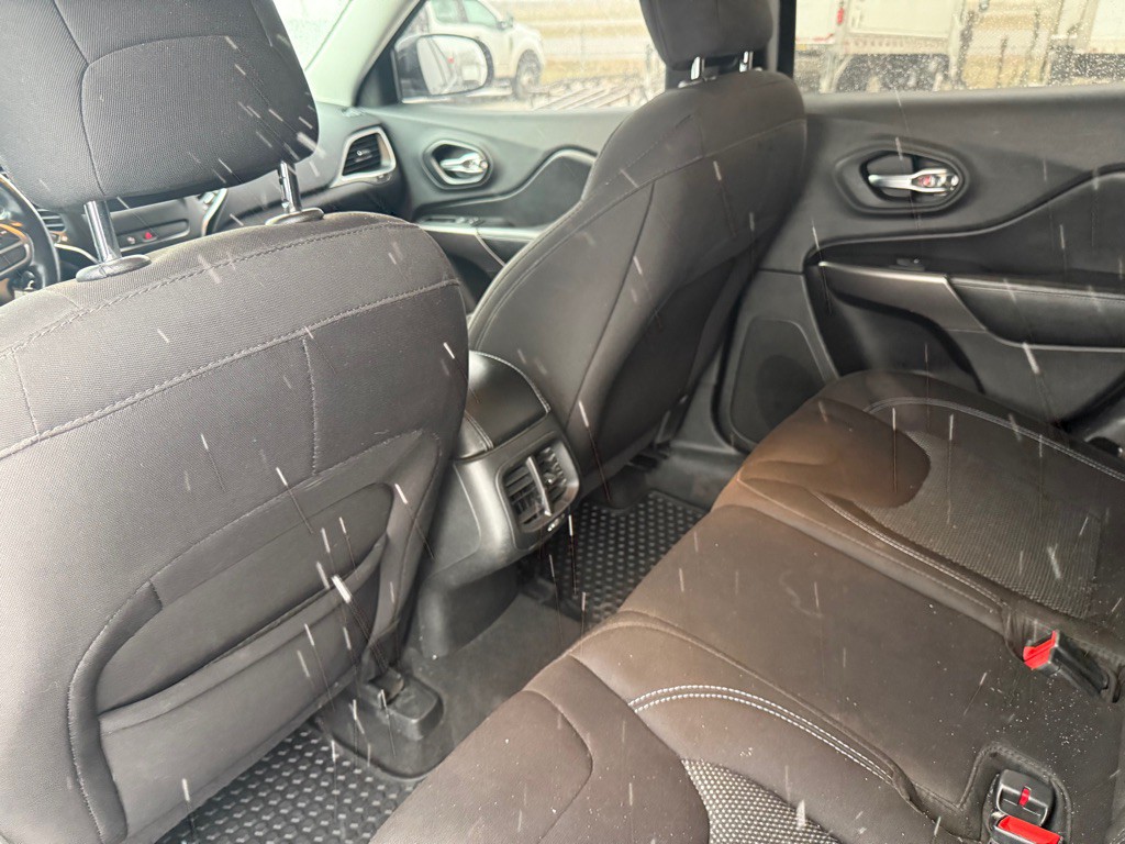 2019 Jeep Cherokee Image 15