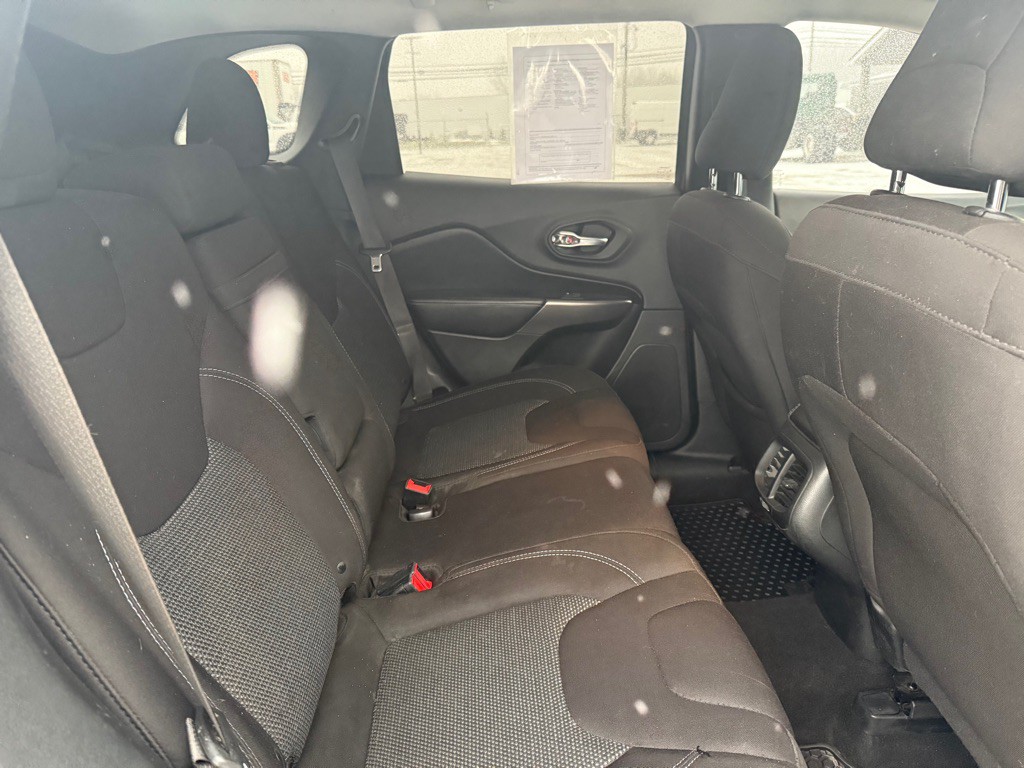 2019 Jeep Cherokee Image 16