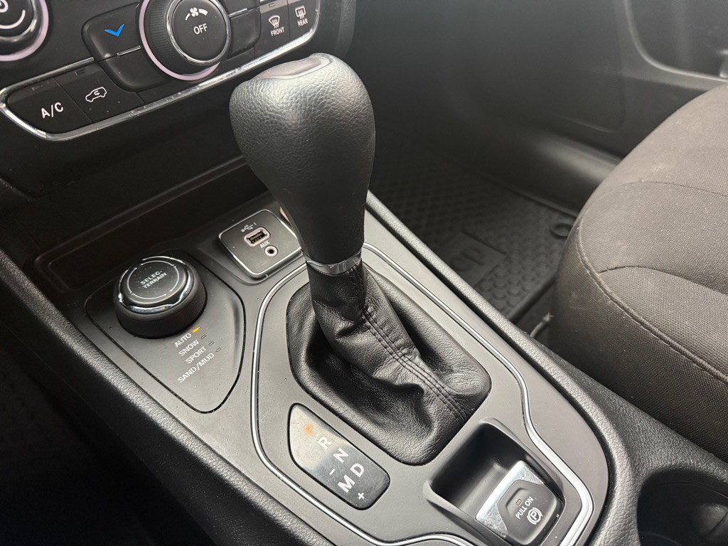 2019 Jeep Cherokee Image 24