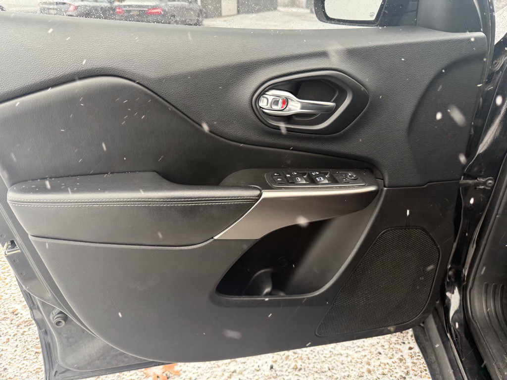 2019 Jeep Cherokee Image 29