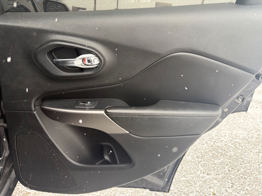 2019 Jeep Cherokee Image 32