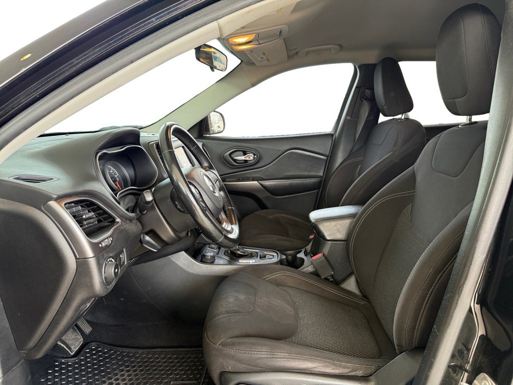 2019 Jeep Cherokee Image 9