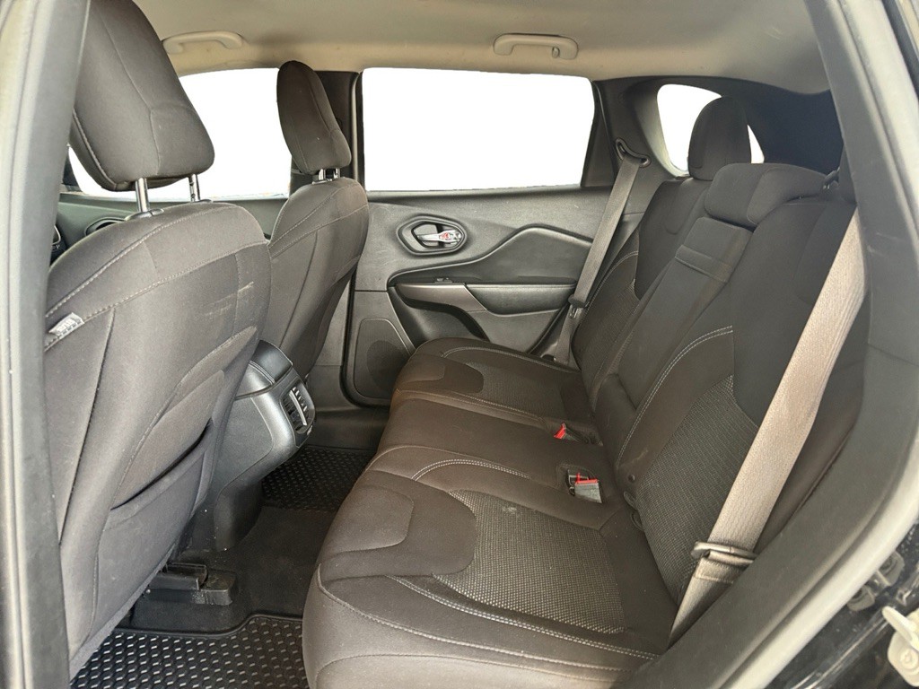 2019 Jeep Cherokee Image 12