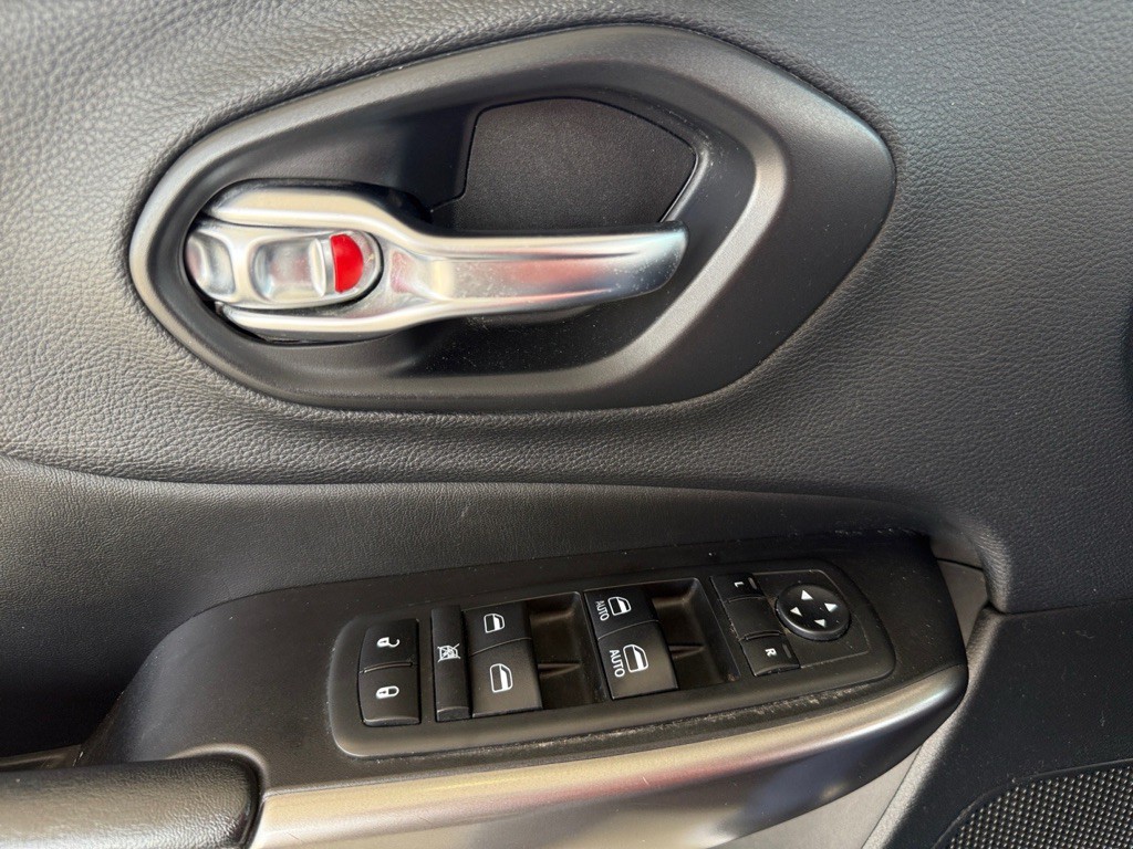 2019 Jeep Cherokee Image 24