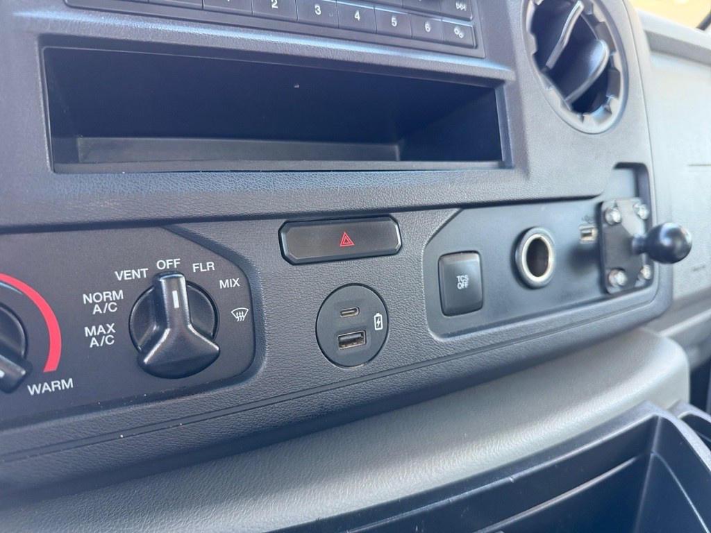 2021 Ford Econoline Image 16