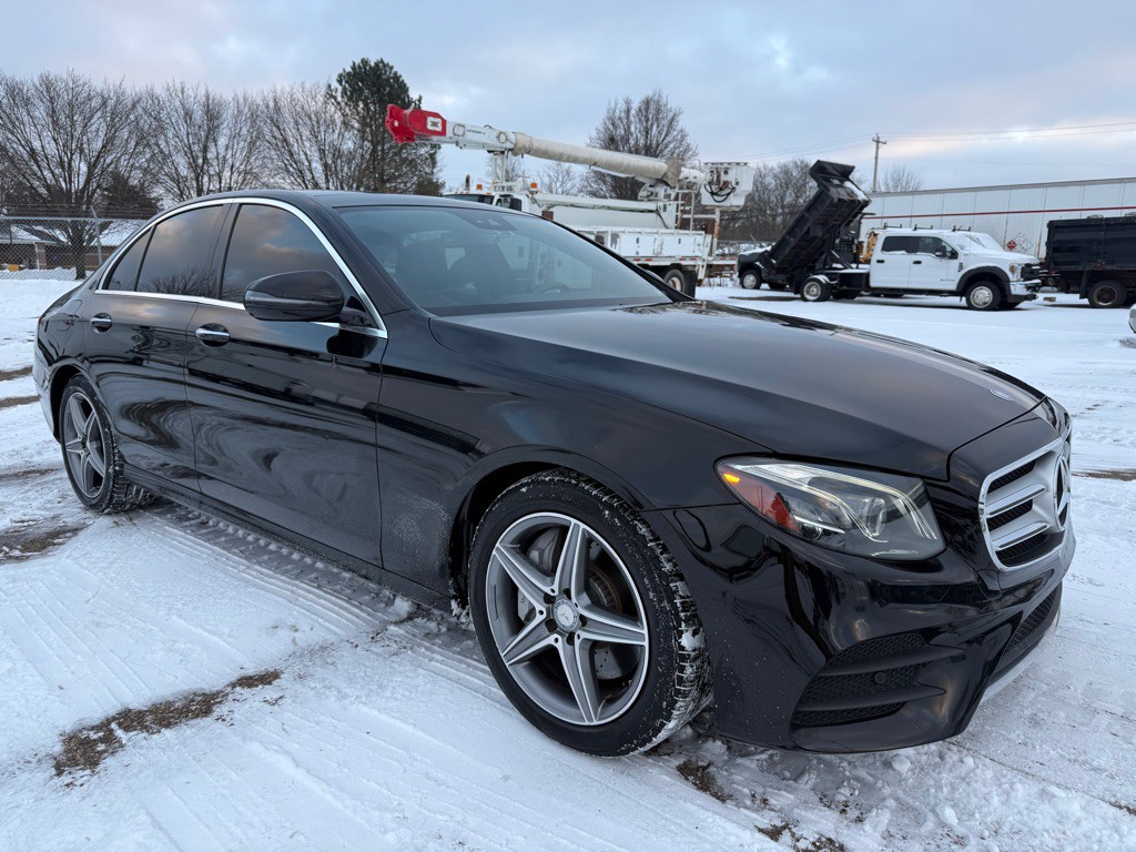 2017 Mercedes-Benz E-Class Image 3