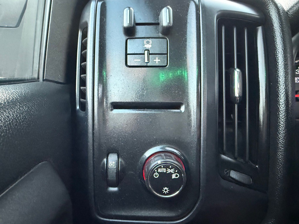 2015 GMC Sierra Image 16