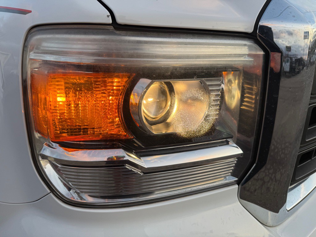 2015 GMC Sierra Image 19