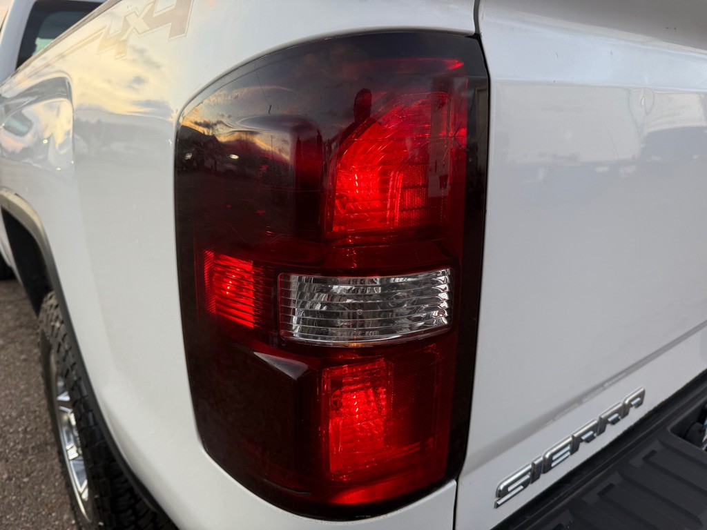 2015 GMC Sierra Image 21