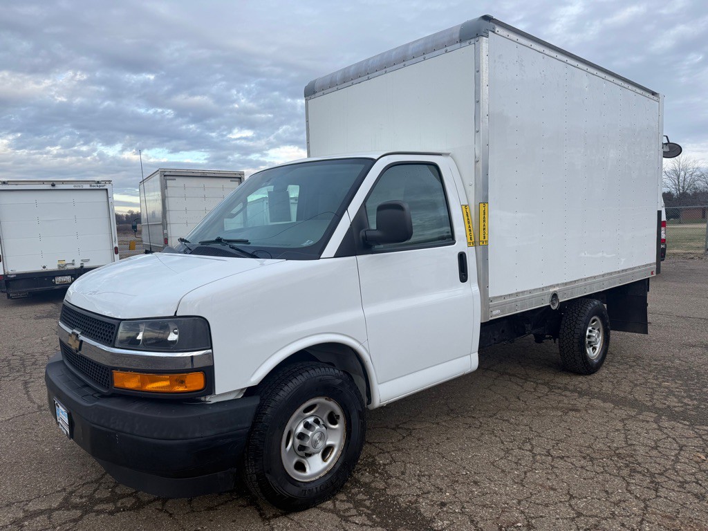 2018 Chevrolet Express Image 1