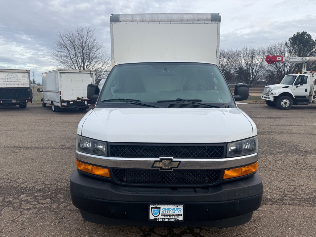 2018 Chevrolet Express Image 2