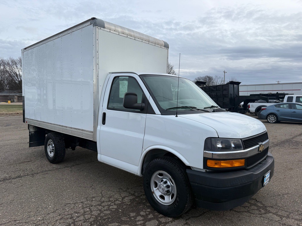2018 Chevrolet Express Image 3