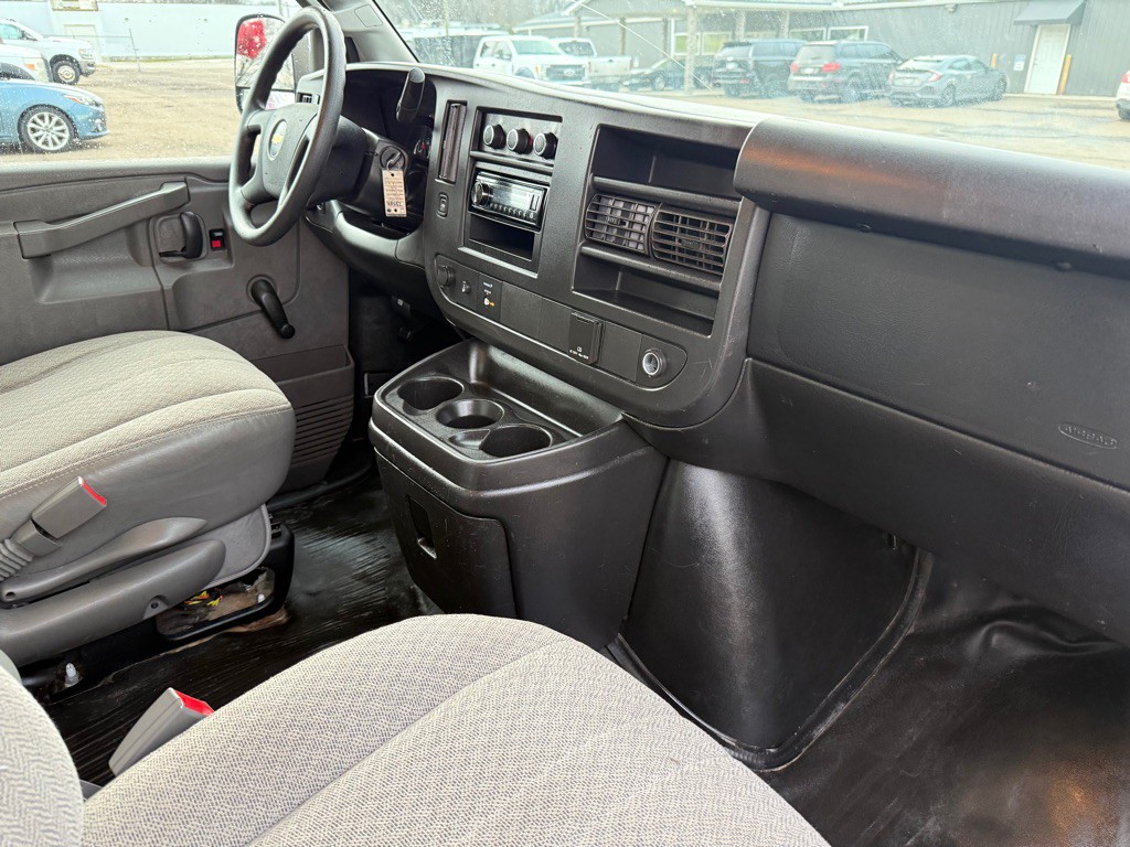 2018 Chevrolet Express Image 13