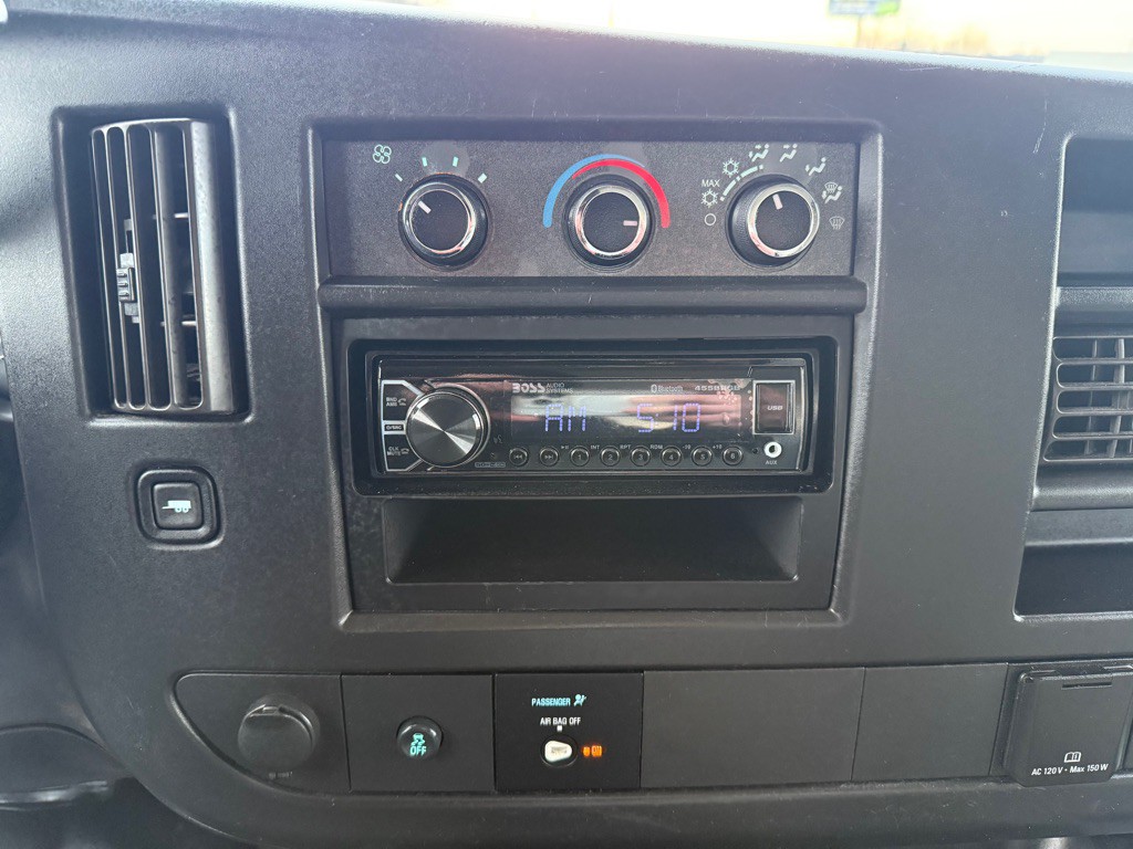 2018 Chevrolet Express Image 18