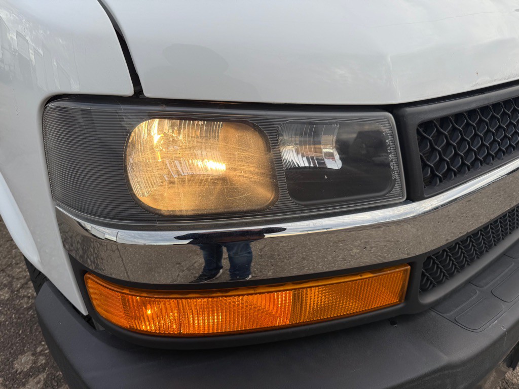 2018 Chevrolet Express Image 21