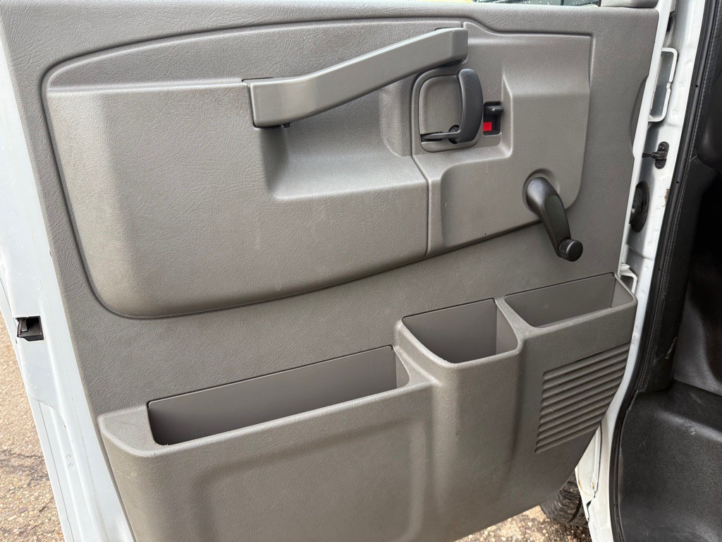 2018 Chevrolet Express Image 24