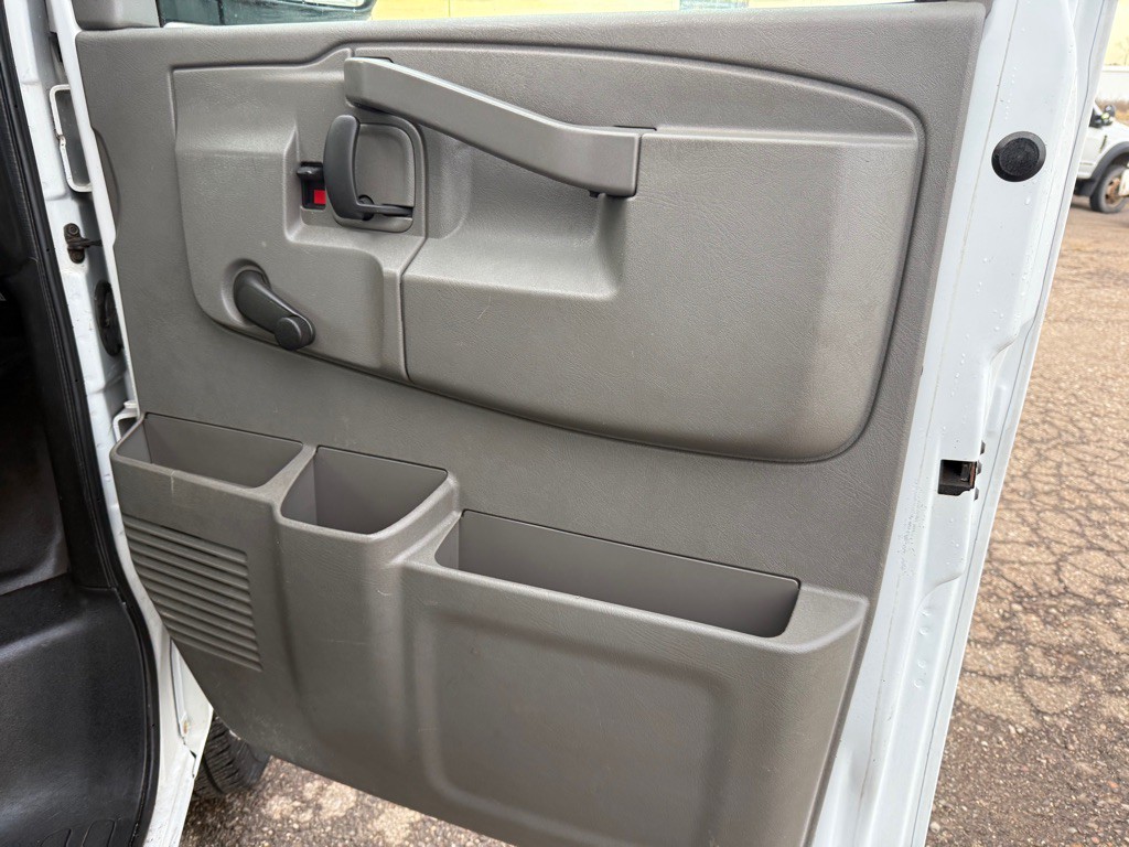 2018 Chevrolet Express Image 25