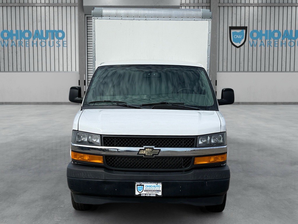 2018 Chevrolet Express Image 2