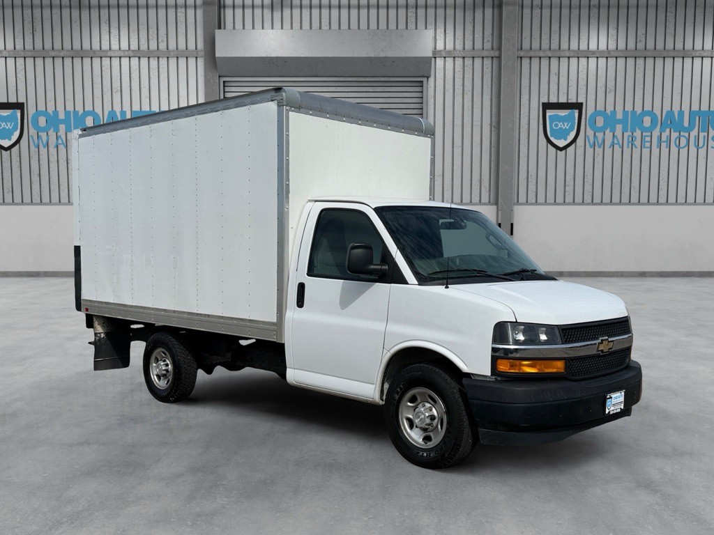 2018 Chevrolet Express Image 3