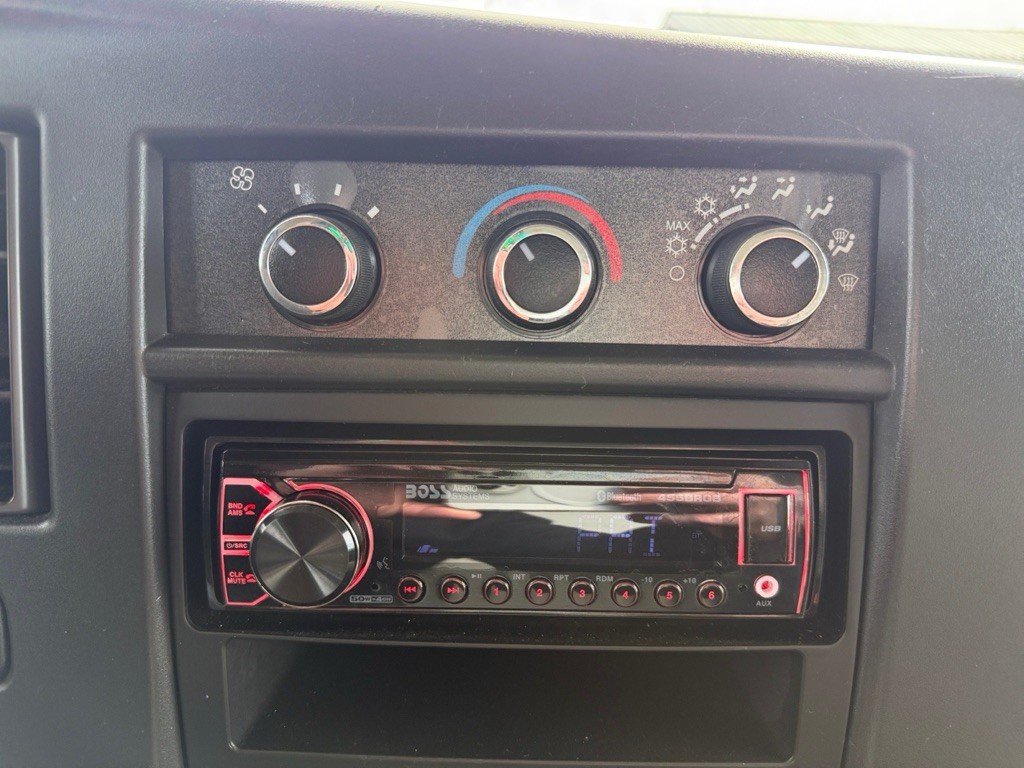 2018 Chevrolet Express Image 15