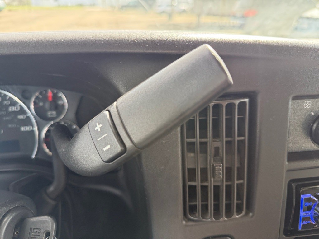 2018 Chevrolet Express Image 17