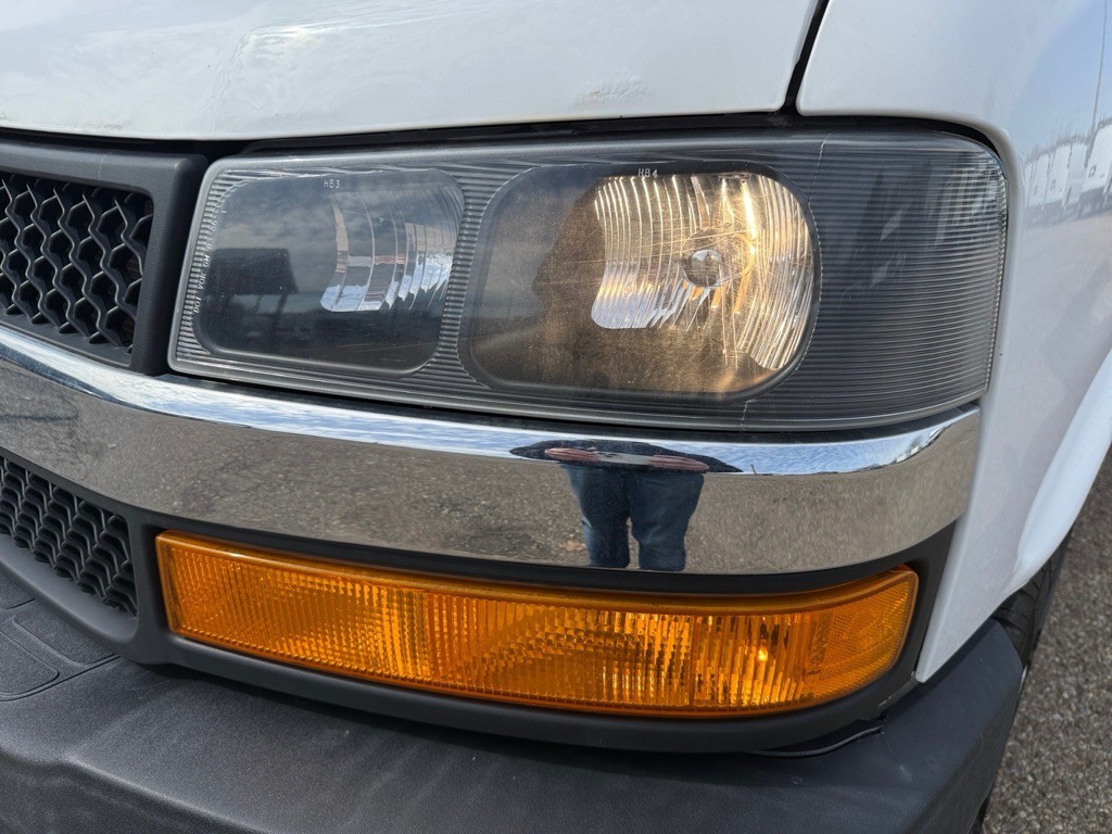 2018 Chevrolet Express Image 22