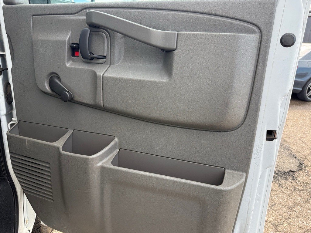 2018 Chevrolet Express Image 30