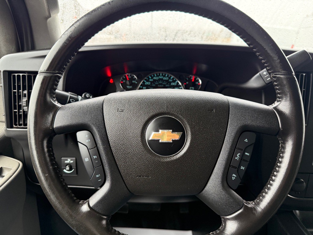 2020 Chevrolet Express Image 23