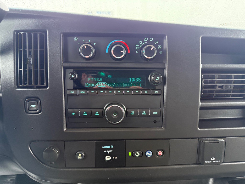 2020 Chevrolet Express Image 25