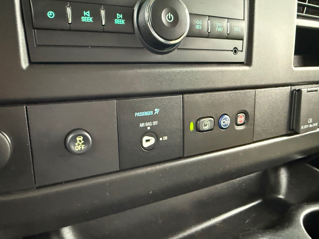 2020 Chevrolet Express Image 27