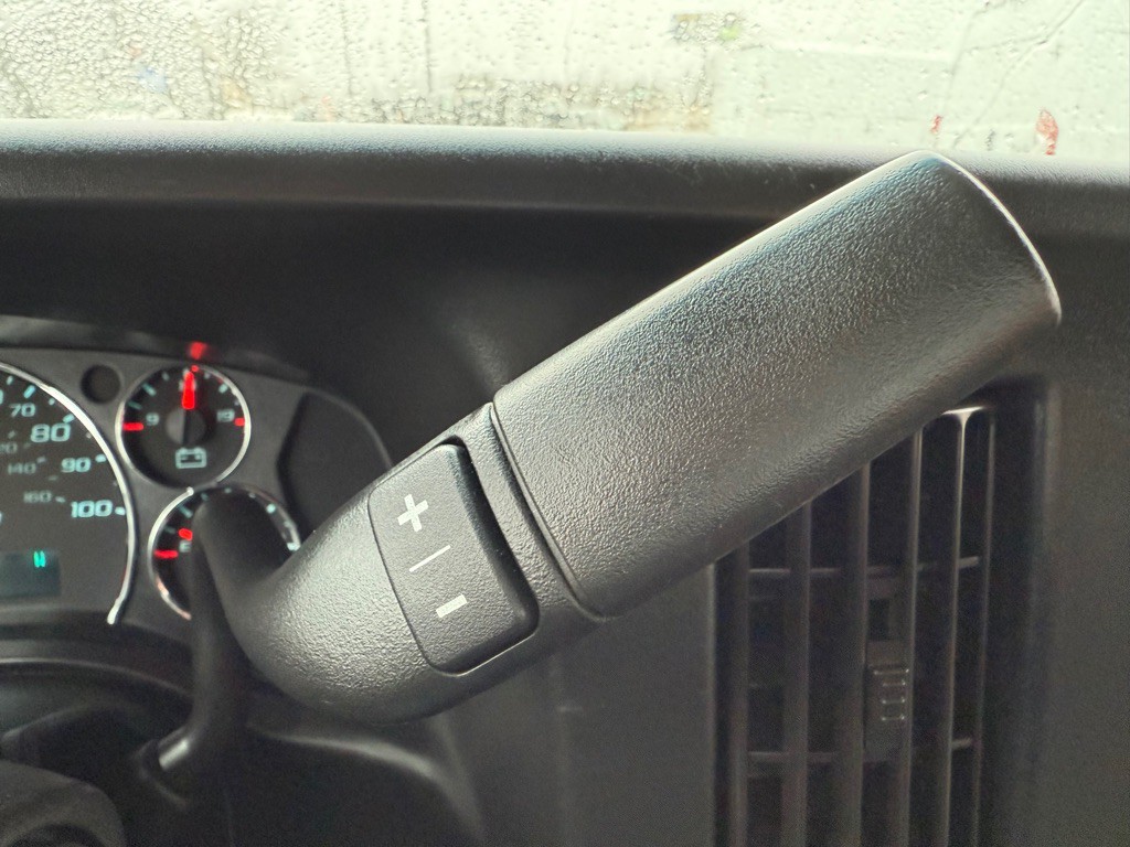 2020 Chevrolet Express Image 31