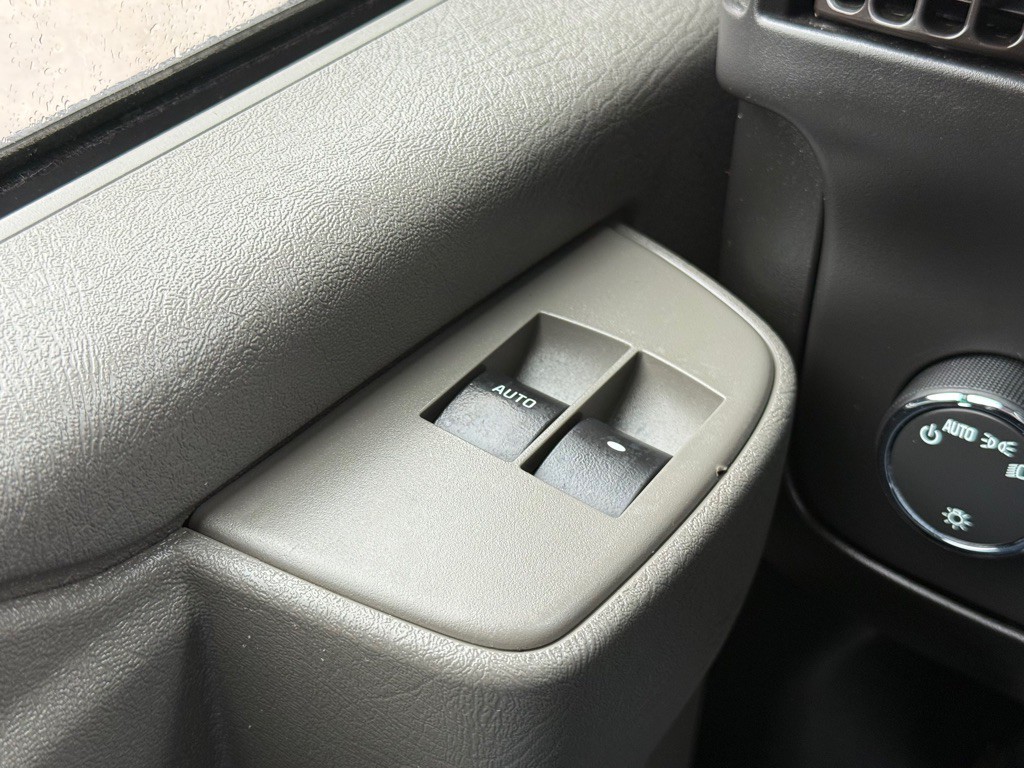 2020 Chevrolet Express Image 36