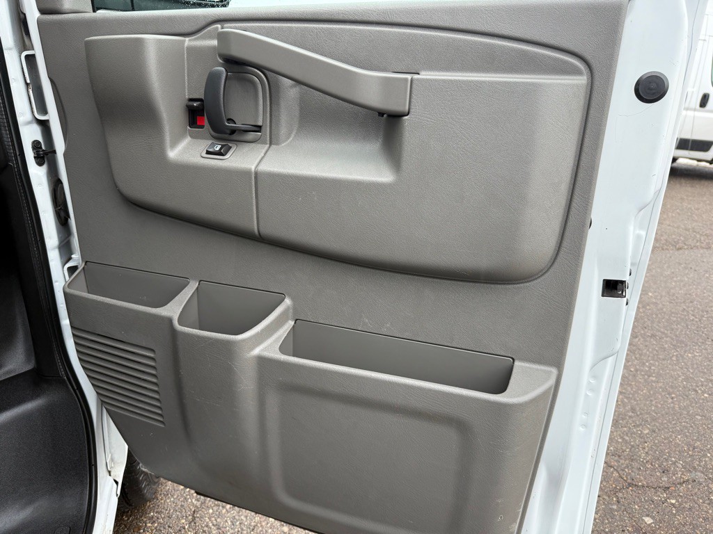2020 Chevrolet Express Image 38