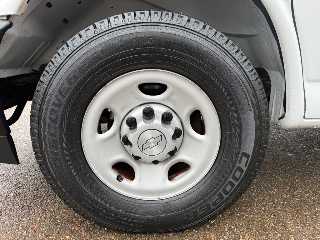 2020 Chevrolet Express Image 39