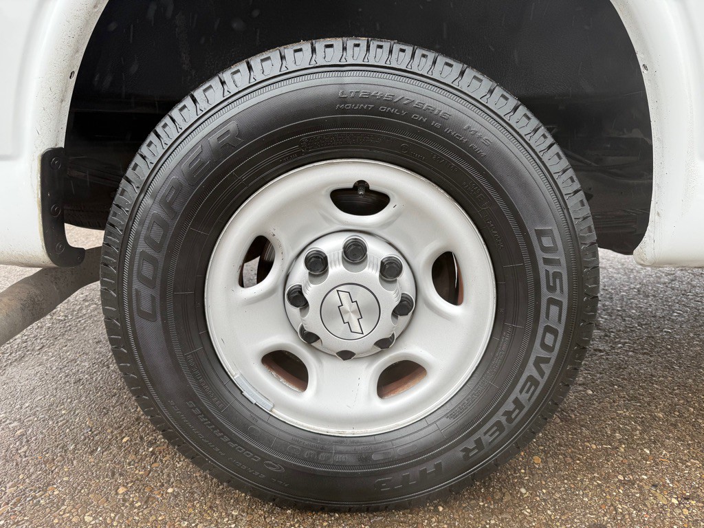 2020 Chevrolet Express Image 41