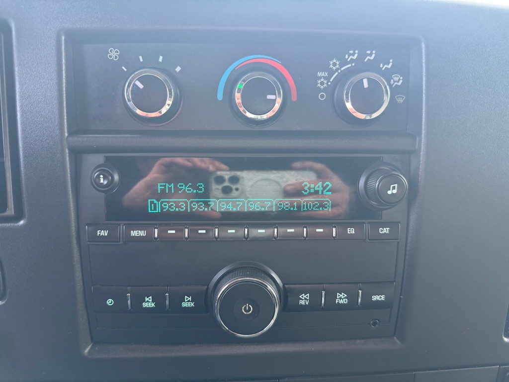 2020 Chevrolet Express Image 15