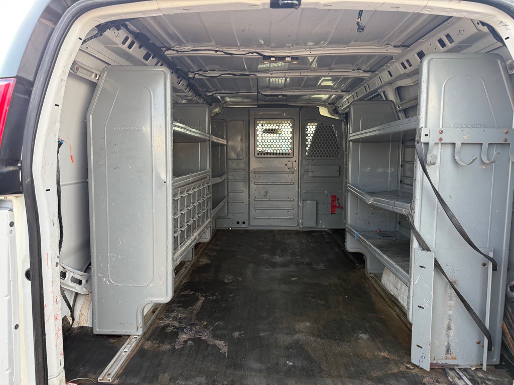 2020 Chevrolet Express Image 32